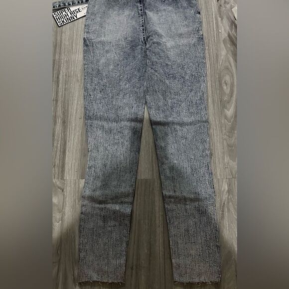 ALMOST FAMOUS JEANS SIZE 3 - Picture 2 of 8